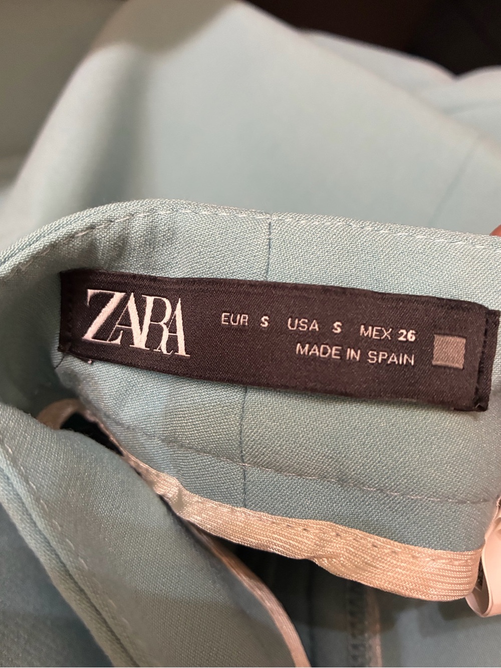 NWT ZARA Double-Breasted Pantsuit in Powder Blue
Jacket size M, pants size S - Picture 7 of 8